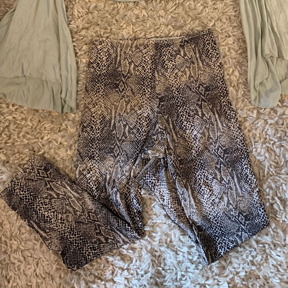 Snakeskin leggings